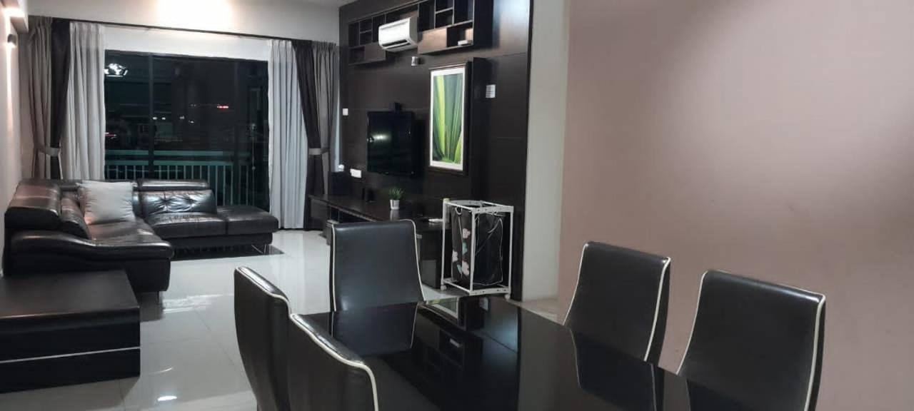 K. Riverfront Apartment Ipoh Exterior foto